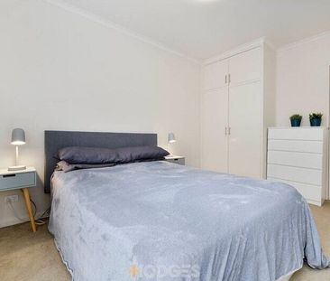 Elwood - Photo 2