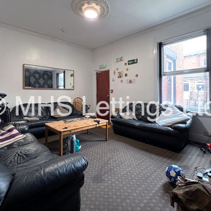 6 Bedroom Mid Terraced House for rent in Queens Road - Photo 1