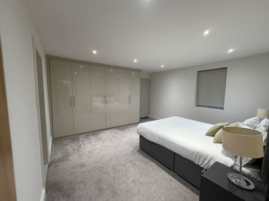 2 Bed Flat, London, W5 - Photo 1