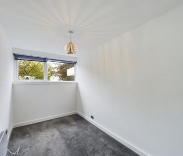 2 bedroom ground floor flat to rent - Photo 3