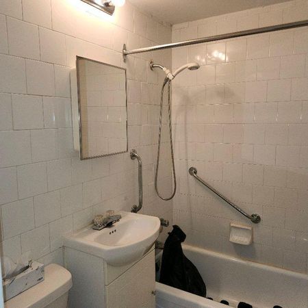 nice apartment 4.5 for rent in montreal - Photo 3