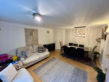 Woodbridge Manor, Camberley - 2 bedrooms Property for lettings - Seymours - Photo 5