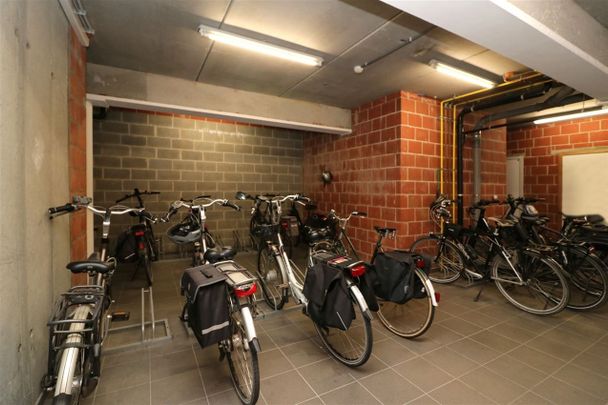 Appartement met 2 slpk., autostaanplaats en terras in centrum Aarschot - Foto 1