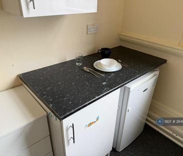 1 bedroom in a house share to rent - Photo 6