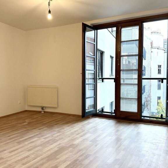 Nähe U3 und Mariahilfer Straße! Unbefristete 2-Zimmer-Wohnung in Stockwerks- und Grünruhelage - Photo 1