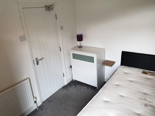 5 bedroom house of multiple occupation to rent - Photo 1