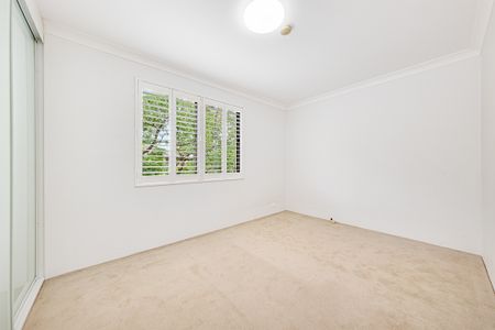 Apartment with 2 bedrooms, 1 bathroom & parking for 1 car - Photo 2