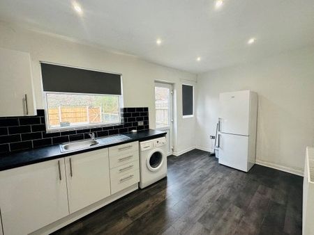 Longford Crescent, Nottingham, NG6 - Photo 3