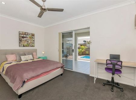 STUNNING 4 BEDROOM, 2 BATHROOM HOME + POOL + SOLAR! - Photo 4