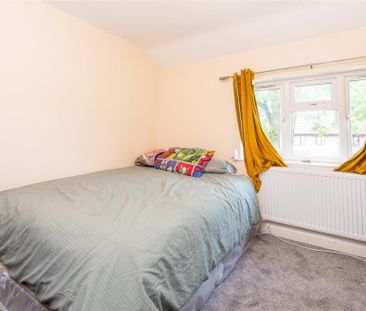 3 bed House - Semi-Detached To Let - Photo 3