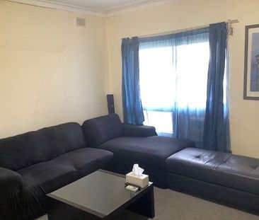 Well located unit, close to the city! - Photo 4