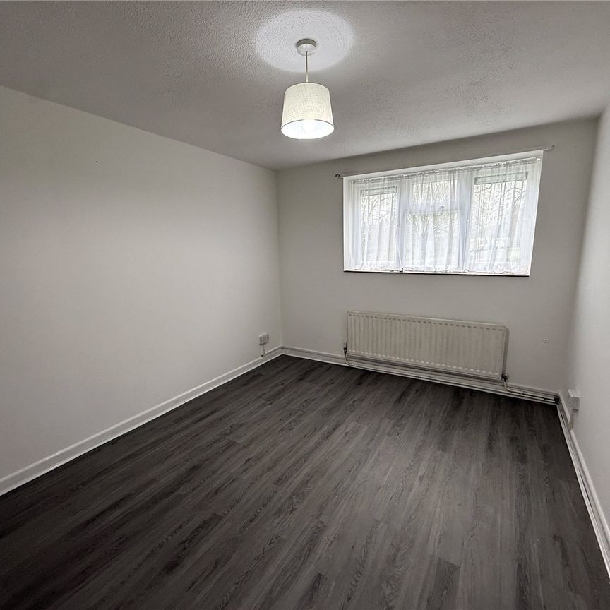 2 bedroom apartment to rent Wharncliffe Road, Southampton, Hampshire, SO19 - Photo 1