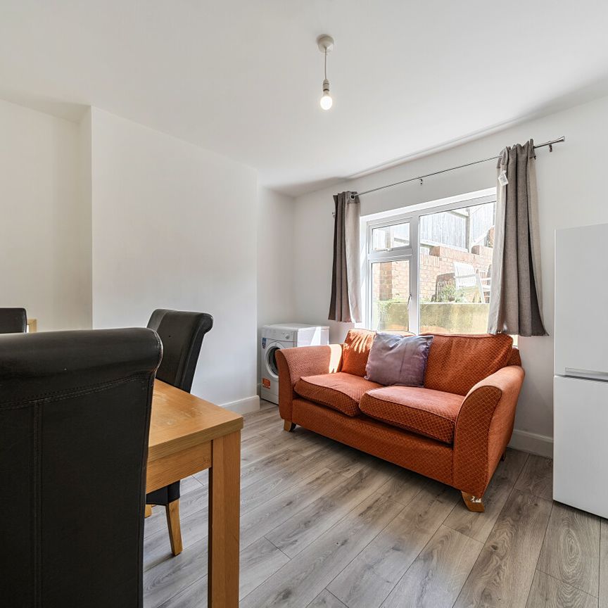 4 bedroom semi-detached house to rent - Photo 1