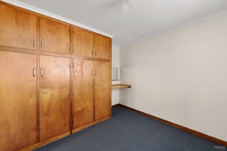 Charming One Bedroom Unit Just Minutes from CBD! - Photo 3