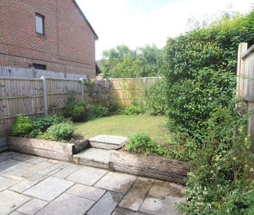 2 bedroom end of terrace house to rent - Photo 1