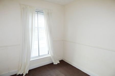 2 bed flat to rent in South Frederick Street, South Shields, NE33 - Photo 2