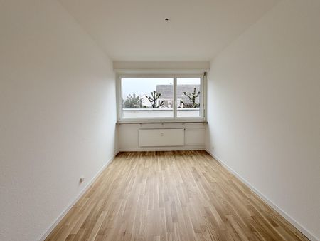 "Frisch renovierte, helle 4.5-Zimmer-Wohnung in Therwil sofort bezugsbereit!" - Photo 2