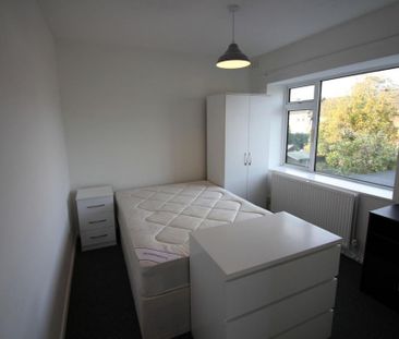 4 bedroom semi-detached house to rent - Photo 5