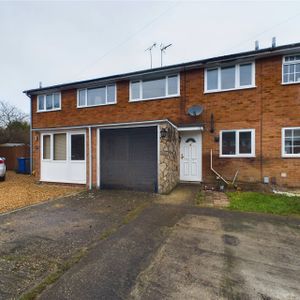 Selborne Close, Camberley Selborne Close, Camberley - Photo 3