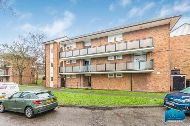 Strode Close, London, N10 - Photo 1