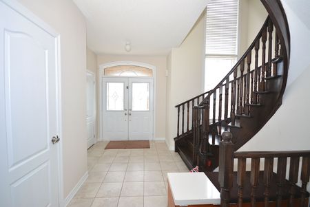 For Lease - 2105 Falling Green Drive, Oakville, Ontario - Photo 2