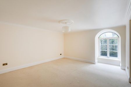 3 bedroom flat to rent - Photo 2