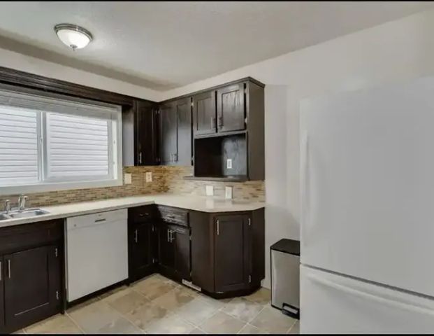 Renting out two bedrooms on the main floor of a beautiful house. | Calgary - Photo 1