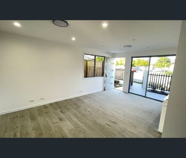 Stylish and Spacious Townhouse for Rent in Sought-4-Bedroom Townhou... - Photo 6