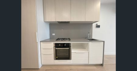 Spacious 1-Bedroom Apartment in Prime Parkville Location - Photo 3