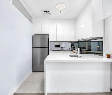 Inner-City Chic, Easy Living & Work From Home Appeal | Unfurnished - Photo 6