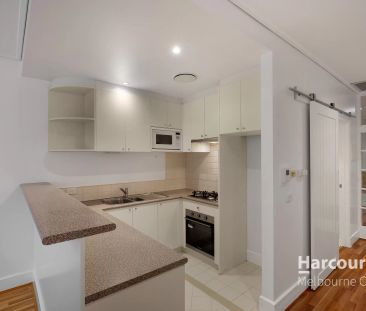 Modern One-Bedroom Apartment - Photo 3