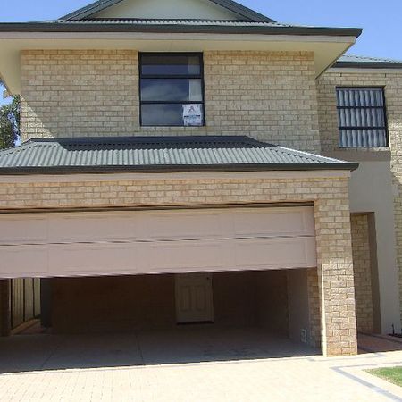 16/27 Meadow Springs Drive, Meadow Springs. - Photo 4