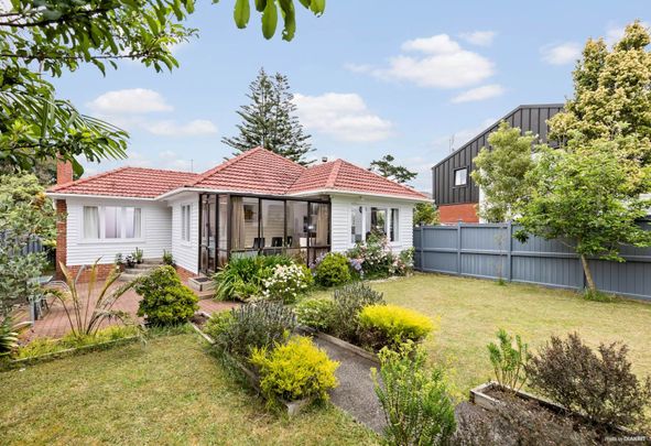 This beautifully presented 4-bedroom house at Mt Wellington - Photo 1