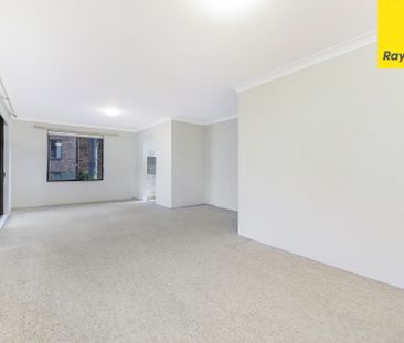 2 bedroom unit in a sought after location - Photo 1