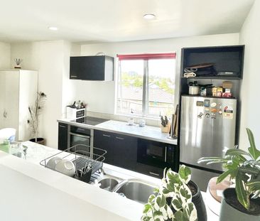 Convenient Glen Eden Living – 3 Bed Townhouse with Garage - Photo 6