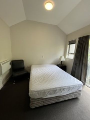 One bedroom, with own ensuite - Photo 4
