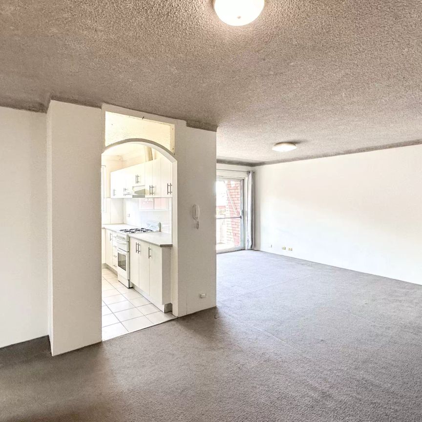 MGM MARTIN - TWO BEDROOM APARTMENT - Photo 1