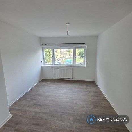 3 bedroom end of terrace house to rent - Photo 1