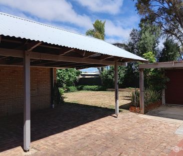 FAMILY HOME IN GREAT LOCATION !! - Photo 4