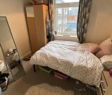 3 bedroom flat to rent - Photo 2