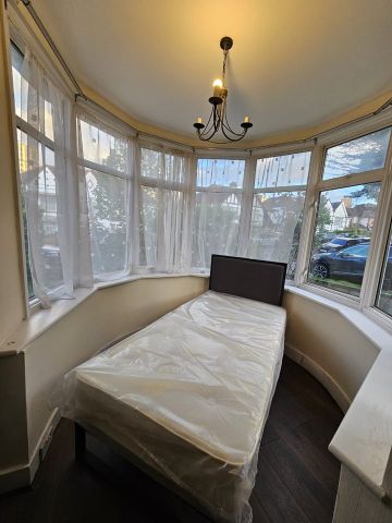 Room in a Shared Flat, Manor Drive, HA9 - Photo 3