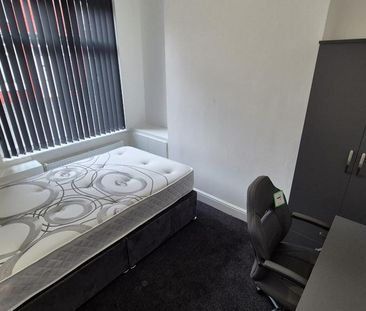 3 bedroom terraced house to rent - Photo 5