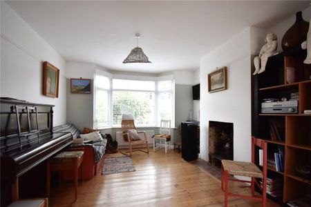 Well presented 3 bedroom semi-detached house situated just to the south of the City offering excellent access to Addenbrookes Hospital. Rear enclosed garden. GCH. Off-street parking. Garage. Furnished. - Photo 4