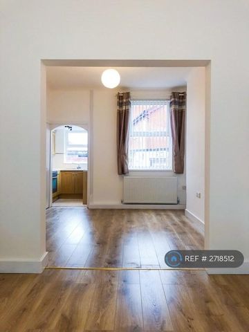 2 bedroom terraced house to rent - Photo 4