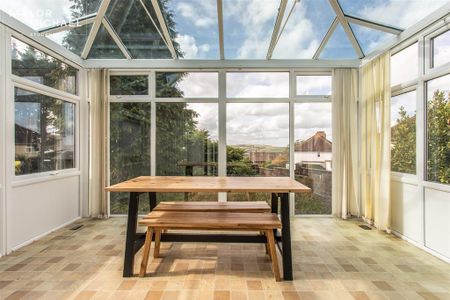 4 bedroom detached bungalow to rent - Photo 2