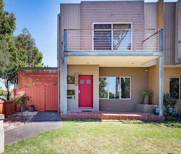 Stylish Three-Bedroom Home Overlooking Wetlands Reserve - Photo 3