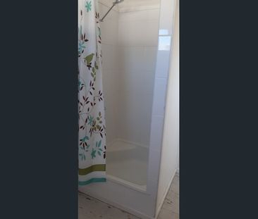 Sandgate beach flat - Photo 3