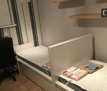 Beds for rent in a shared room for students in Dublin - Photo 1