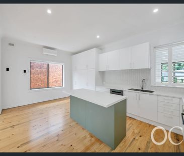 Open the door to coastal comfort & entertainer appeal - Photo 6