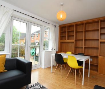***STUDENT PROPERTY*** A modern property in a popular location suit... - Photo 2